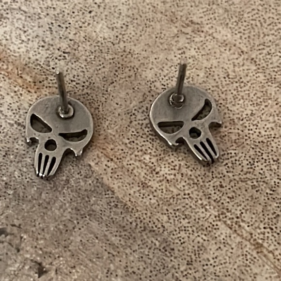 Criminal Skull Stud Earrings - Picture 7 of 10